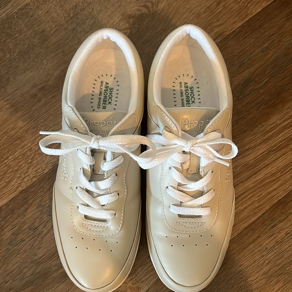 Propet SZ 7 shock absorber walking shoes. Excellent condition. - Picture 2 of 9